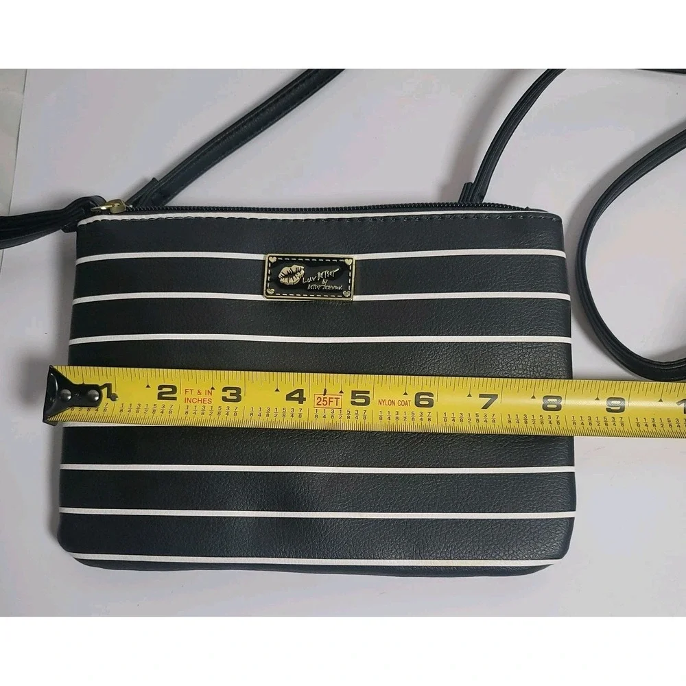 Betsey Johnson Black White Stripe Convertible Purse Wristlet Crossbody Luv Betsy